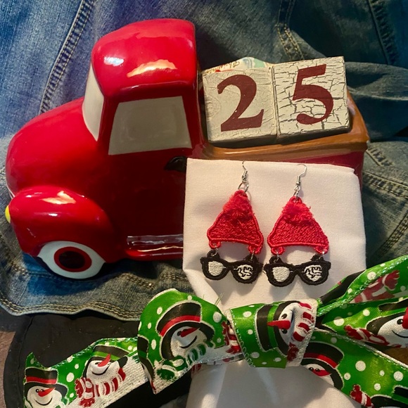 ALFIE.  Christmas Alfie Free Standing Lace Embroidered Earrings. - Picture 2 of 4